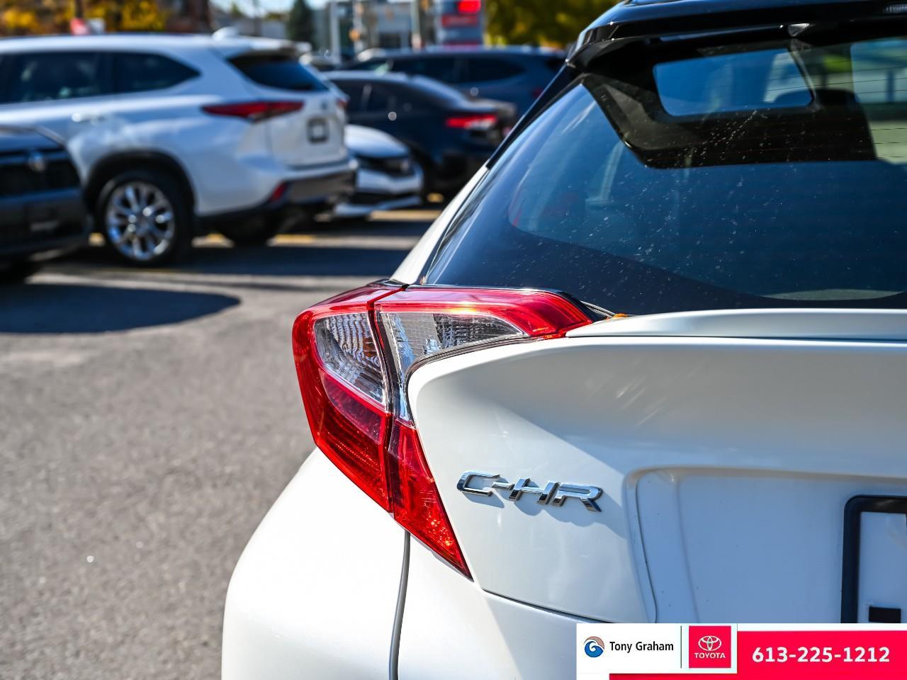 2021 Toyota C-HR XLE Premium Photo