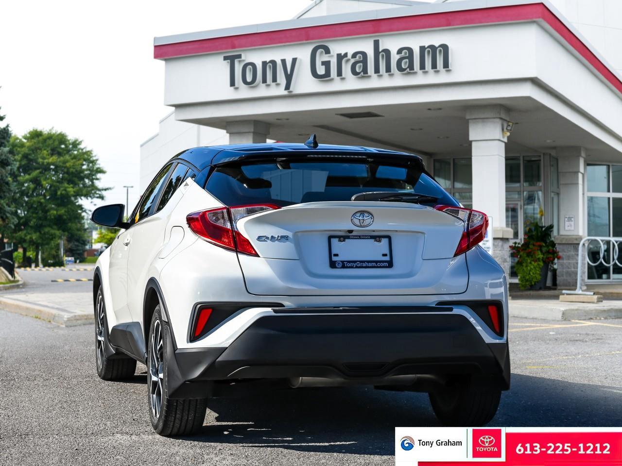 2021 Toyota C-HR XLE Premium Photo2