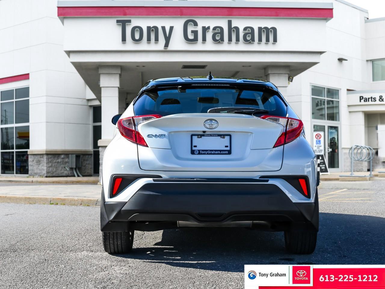 2021 Toyota C-HR XLE Premium Photo