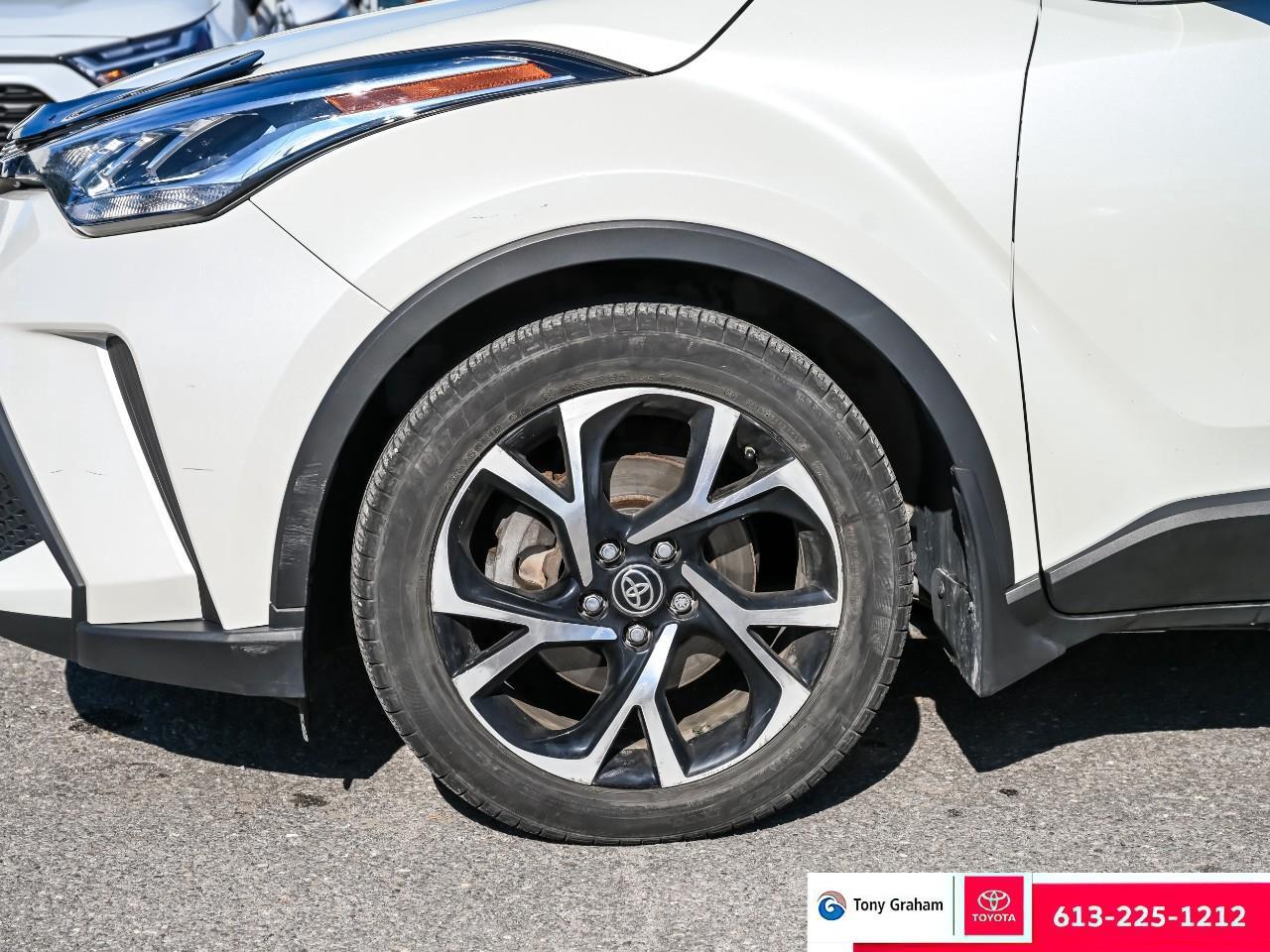 2021 Toyota C-HR XLE Premium Photo