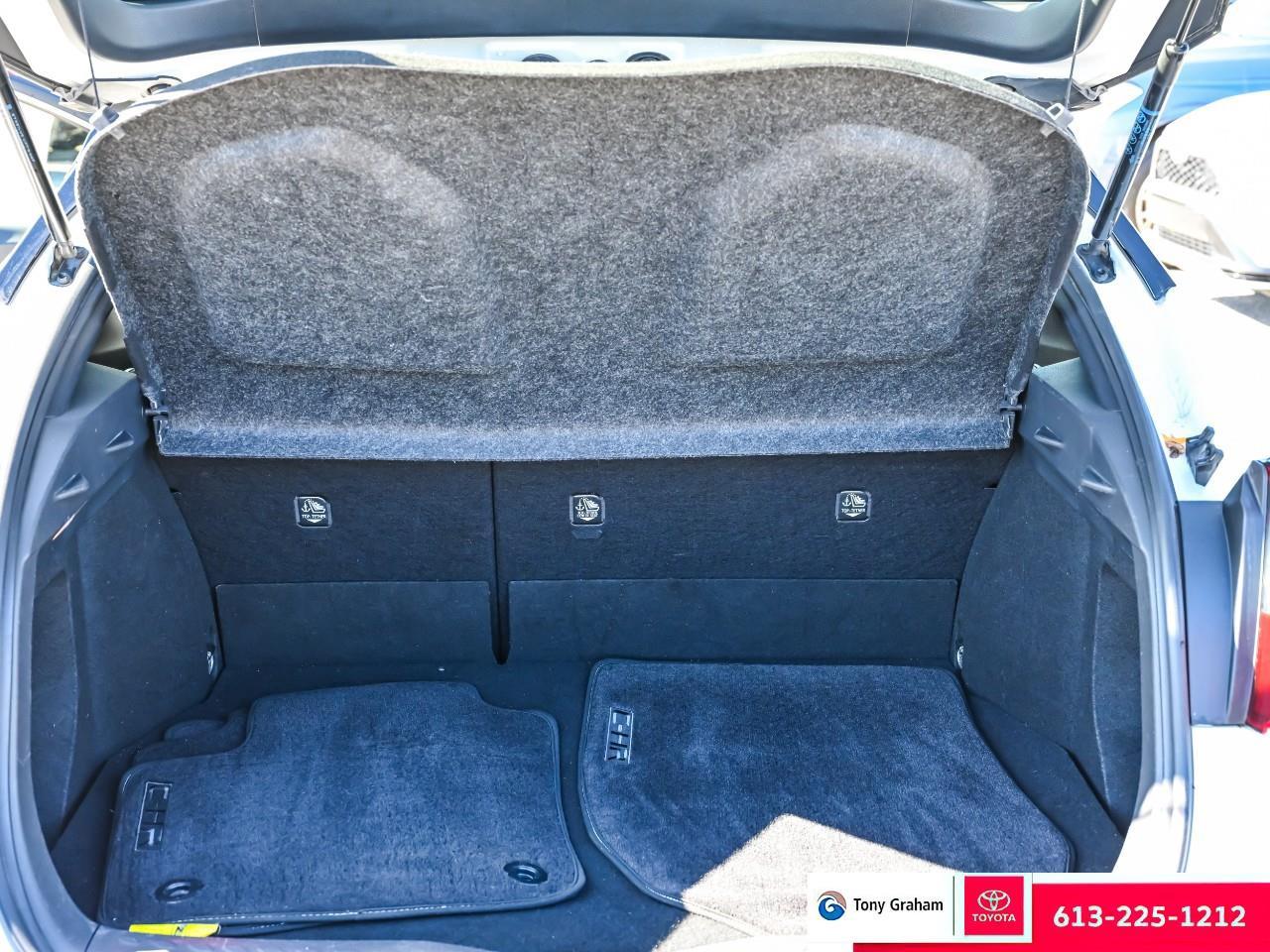 2021 Toyota C-HR XLE Premium Photo