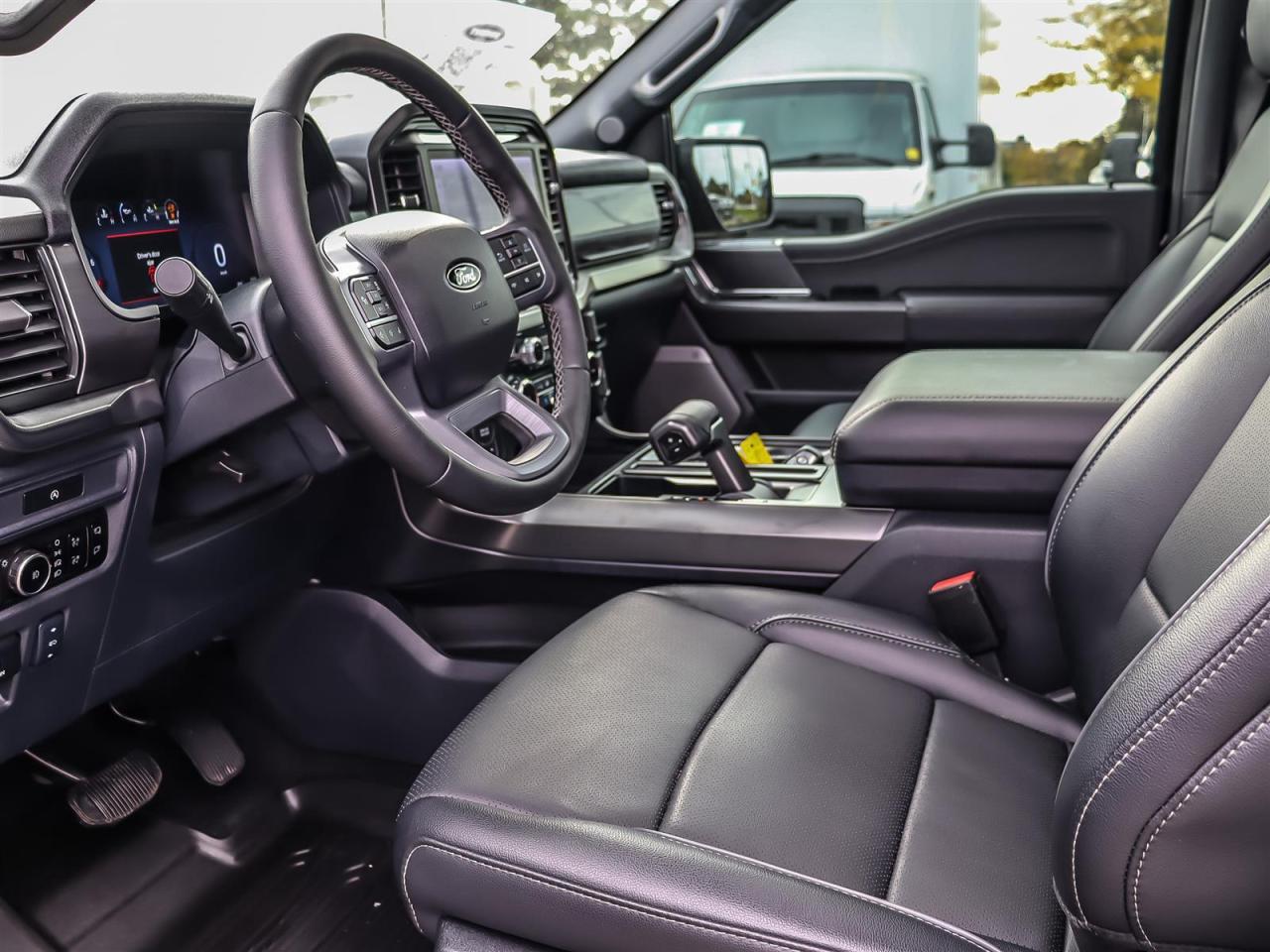 2025 Ford F-150 Lariat | 5.0L V8 | Black Appearance Pkg | Moonroof | Photo