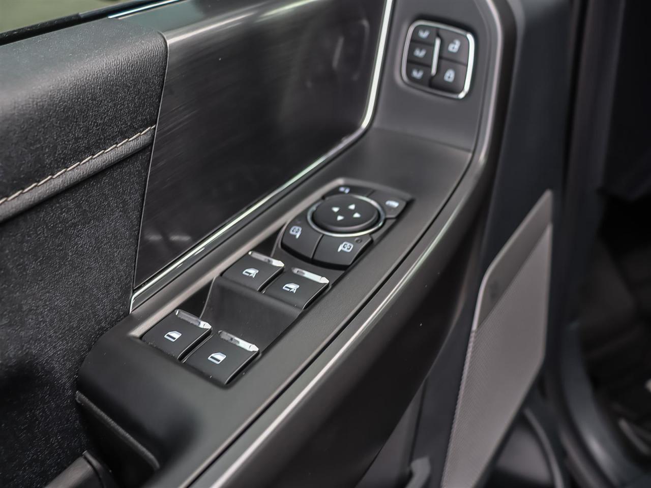 2025 Ford F-150 Lariat | 5.0L V8 | Black Appearance Pkg | Moonroof | Photo