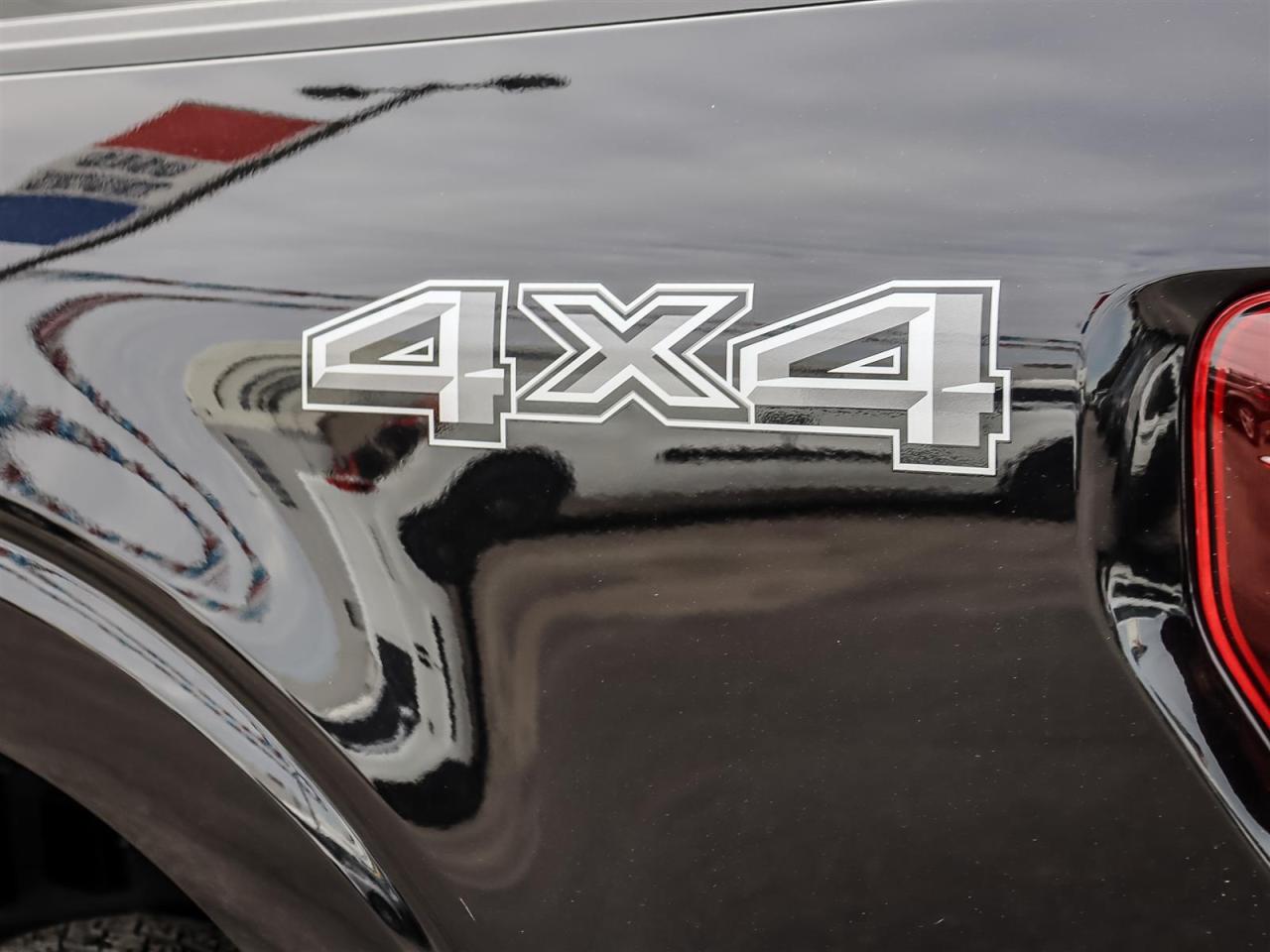 2025 Ford F-150 Lariat | 5.0L V8 | Black Appearance Pkg | Moonroof | Photo