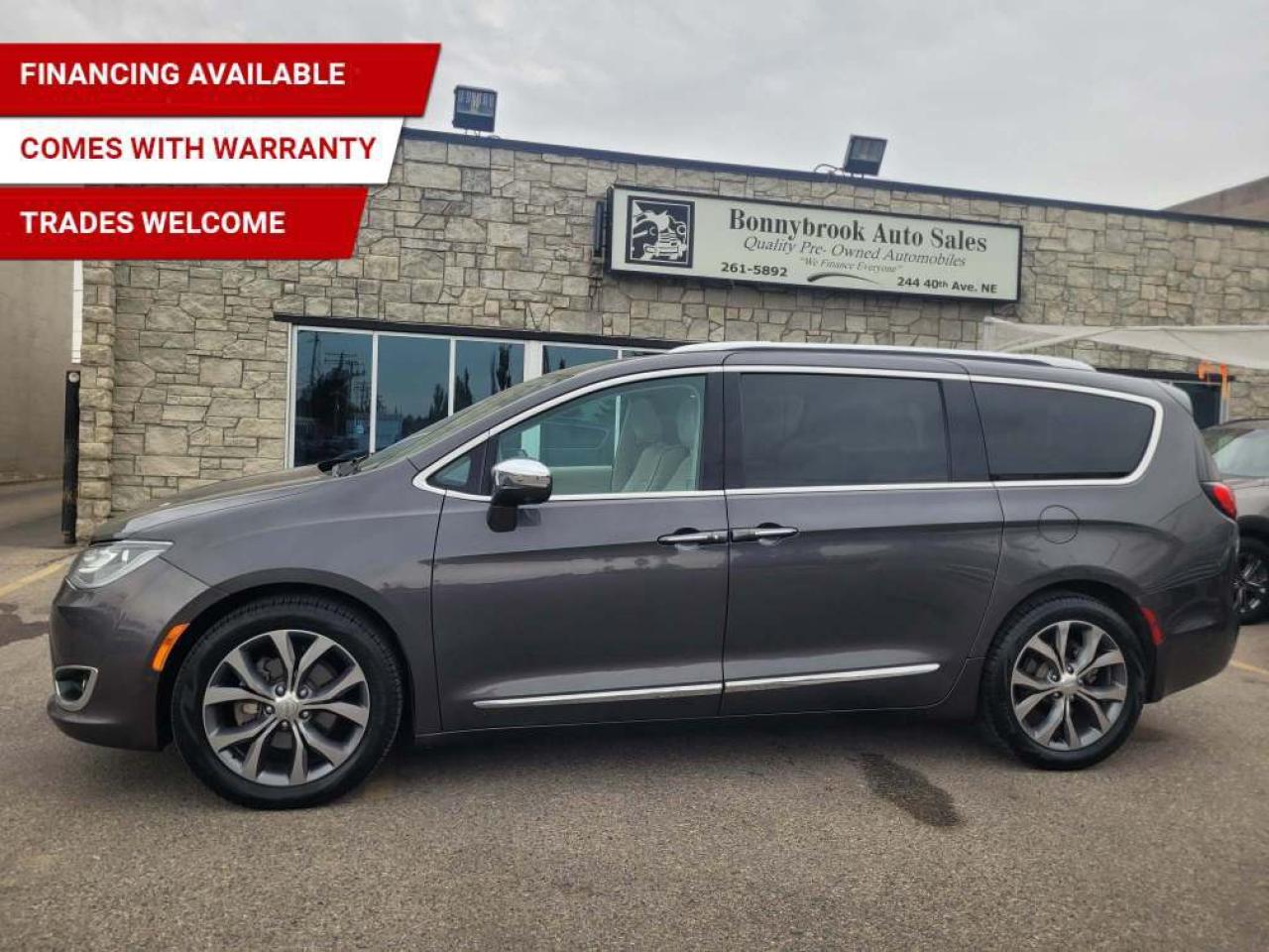 Used 2017 Chrysler Pacifica Wgn LIMITED/LEATHER/SUNROOF/BACK UP CAMERA for sale in Calgary, AB