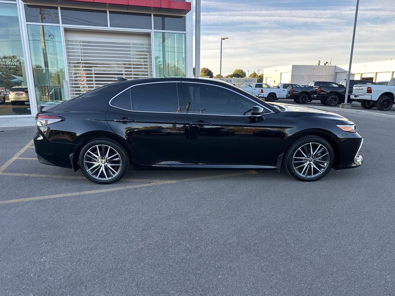 2024 Toyota Camry HYBRID XLE Photo3