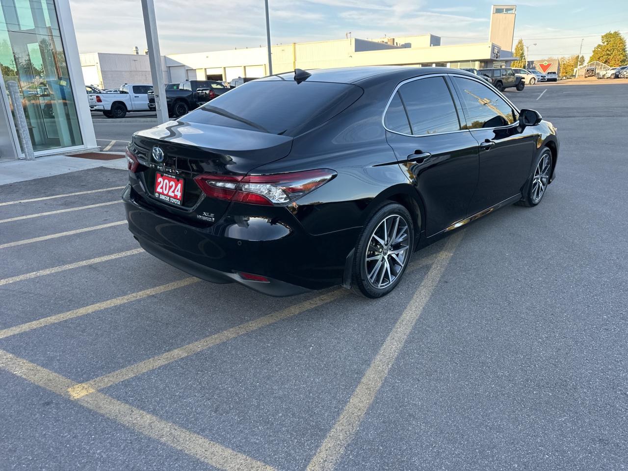 2024 Toyota Camry HYBRID XLE Photo4