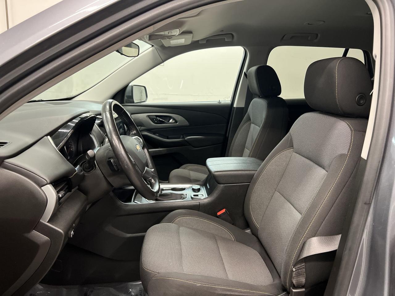 2021 Chevrolet Traverse LT AWD | 8-PASSENGER | CARPLAY | HTD SEATS |ALLOYS Photo