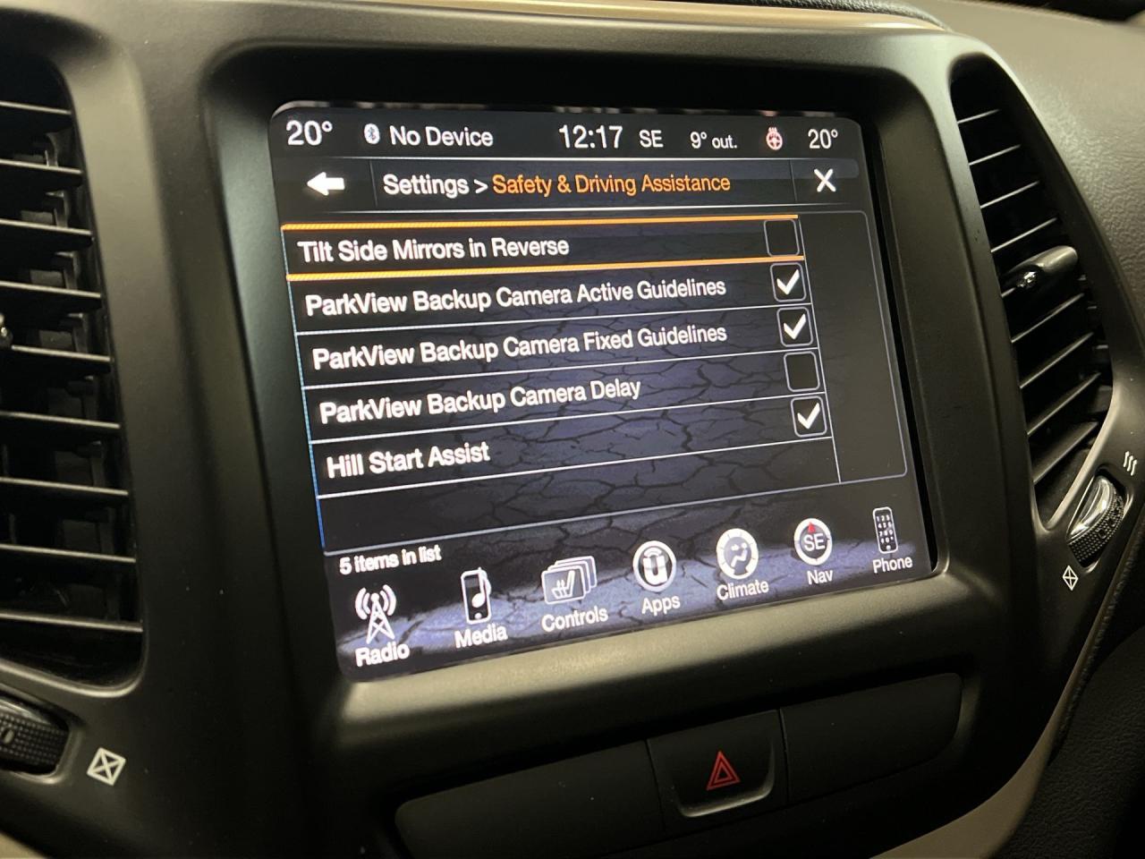 2016 Jeep Cherokee LIMITED AWD |V6 |COOLED LEATHER |PANO ROOF | NAV Photo