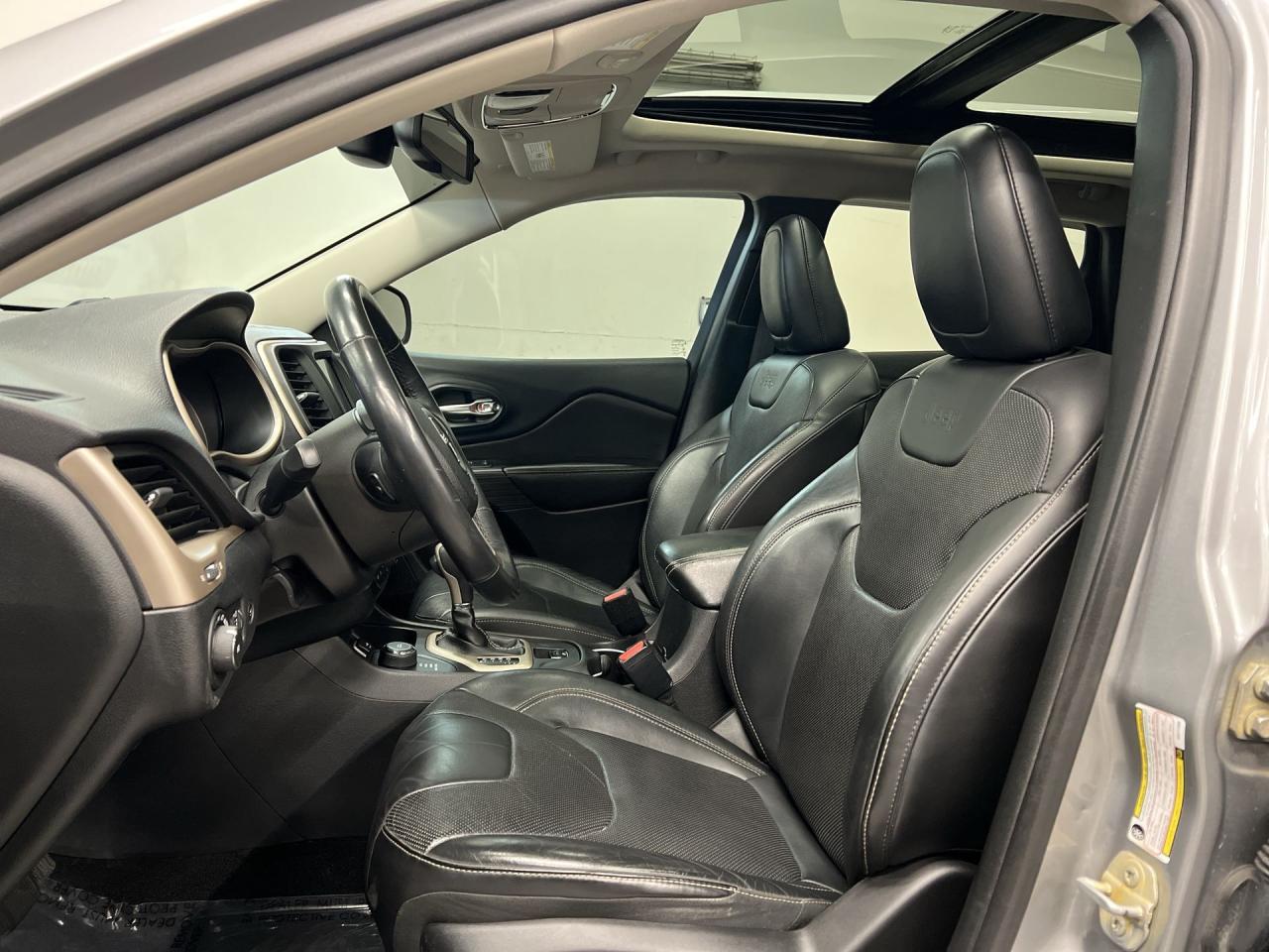 2016 Jeep Cherokee LIMITED AWD |V6 |COOLED LEATHER |PANO ROOF | NAV Photo