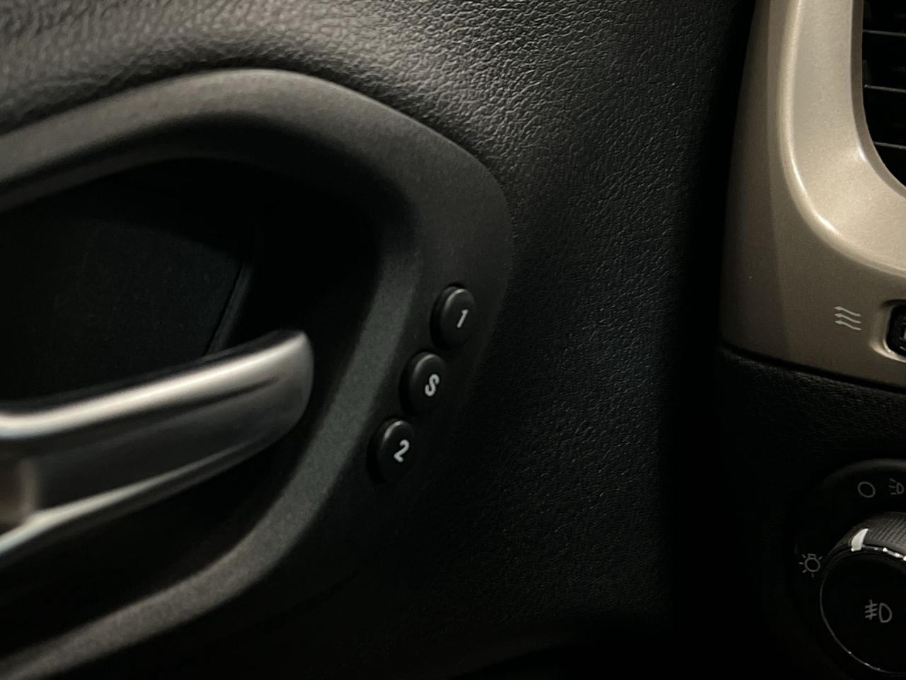 2016 Jeep Cherokee LIMITED AWD |V6 |COOLED LEATHER |PANO ROOF | NAV Photo