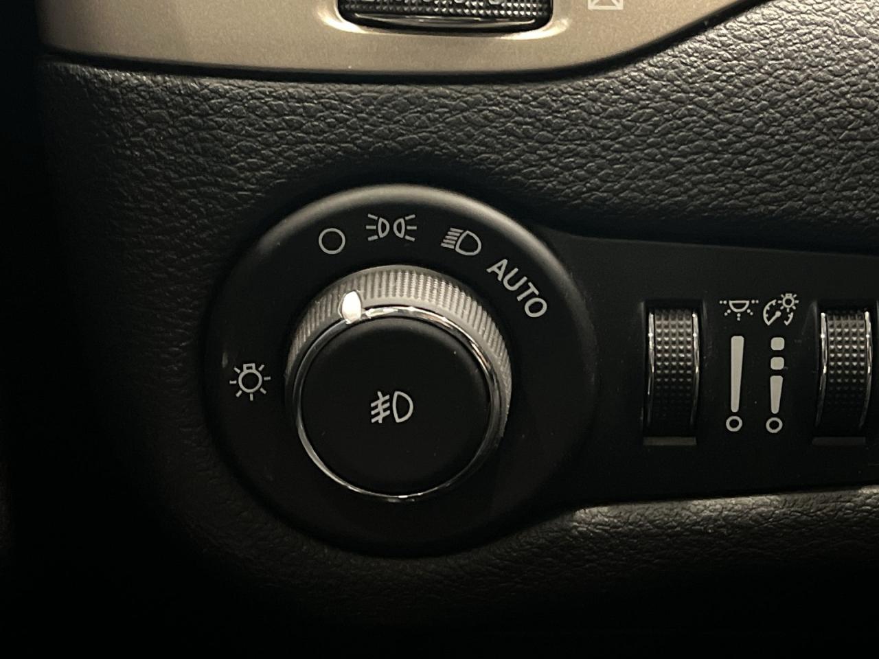 2016 Jeep Cherokee LIMITED AWD |V6 |COOLED LEATHER |PANO ROOF | NAV Photo