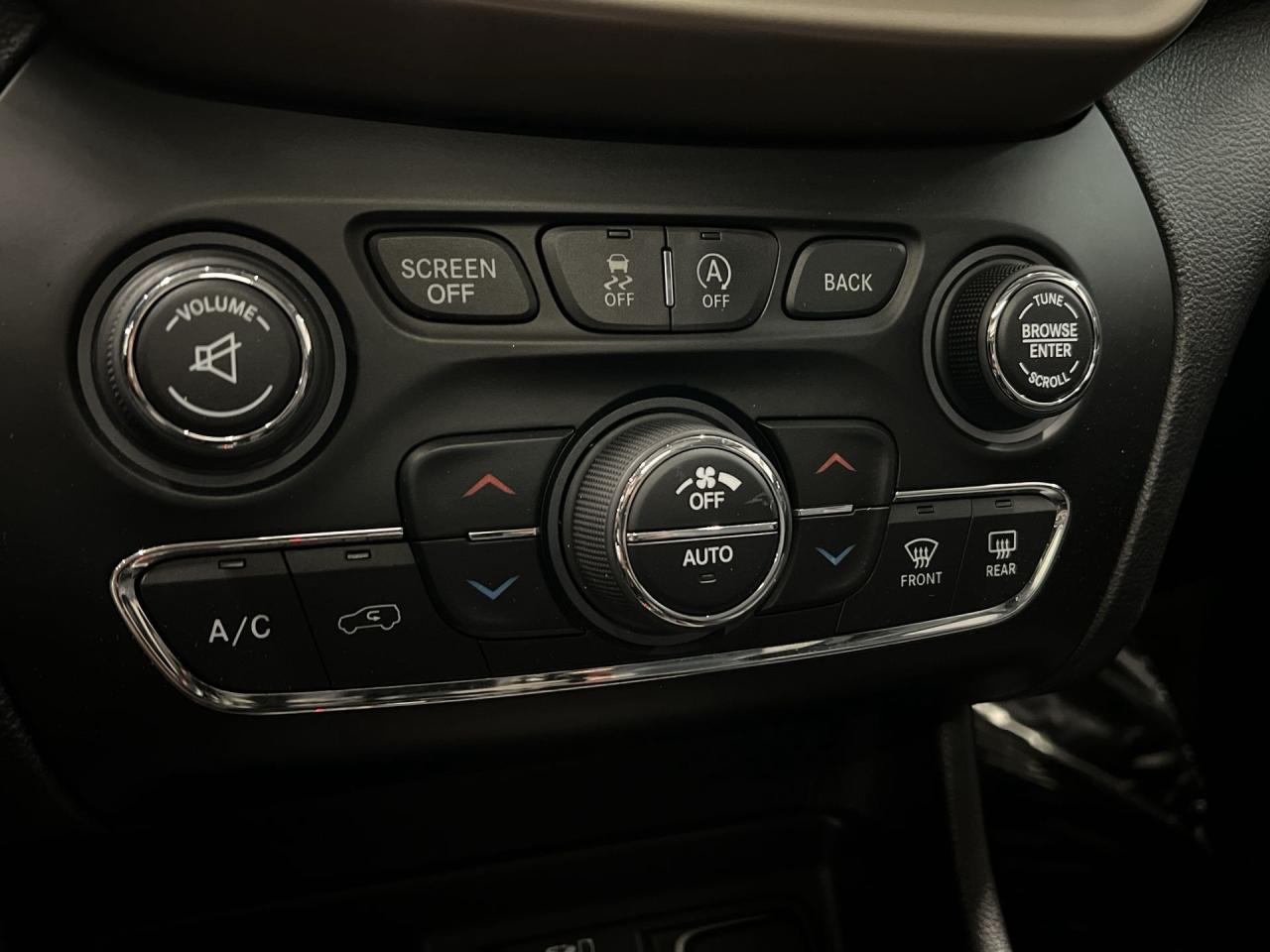 2016 Jeep Cherokee LIMITED AWD |V6 |COOLED LEATHER |PANO ROOF | NAV Photo