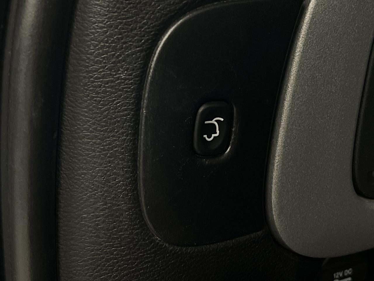 2016 Jeep Cherokee LIMITED AWD |V6 |COOLED LEATHER |PANO ROOF | NAV Photo