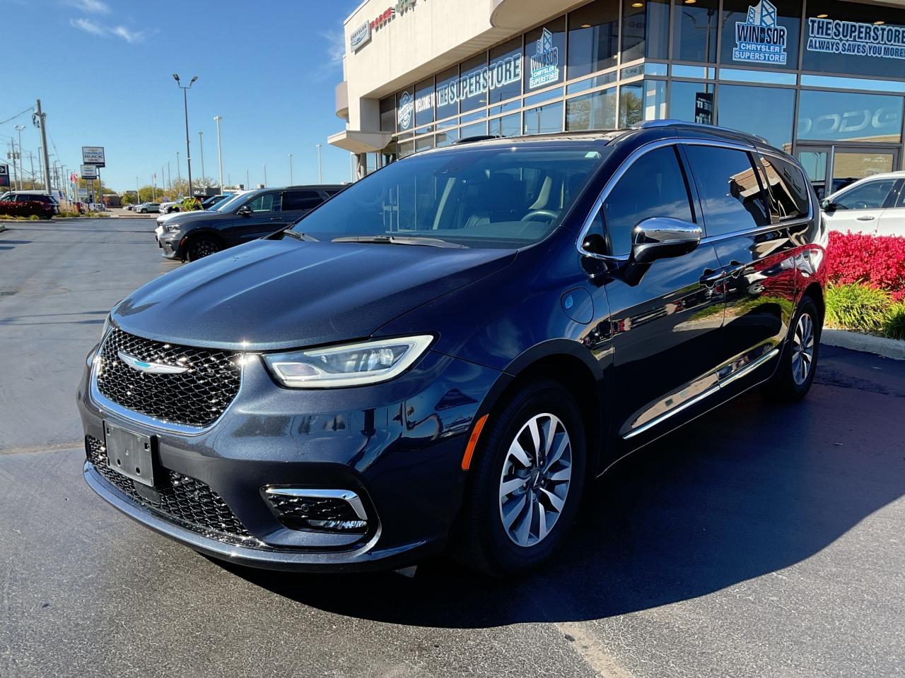 Used 2021 Chrysler Pacifica HYBRID / DVD / ADVANCED SAFETY / TRI SUNROOF for sale in Windsor, ON
