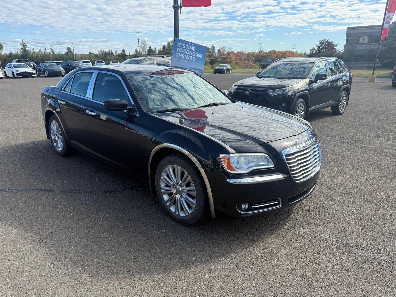 2014 Chrysler 300  Photo2