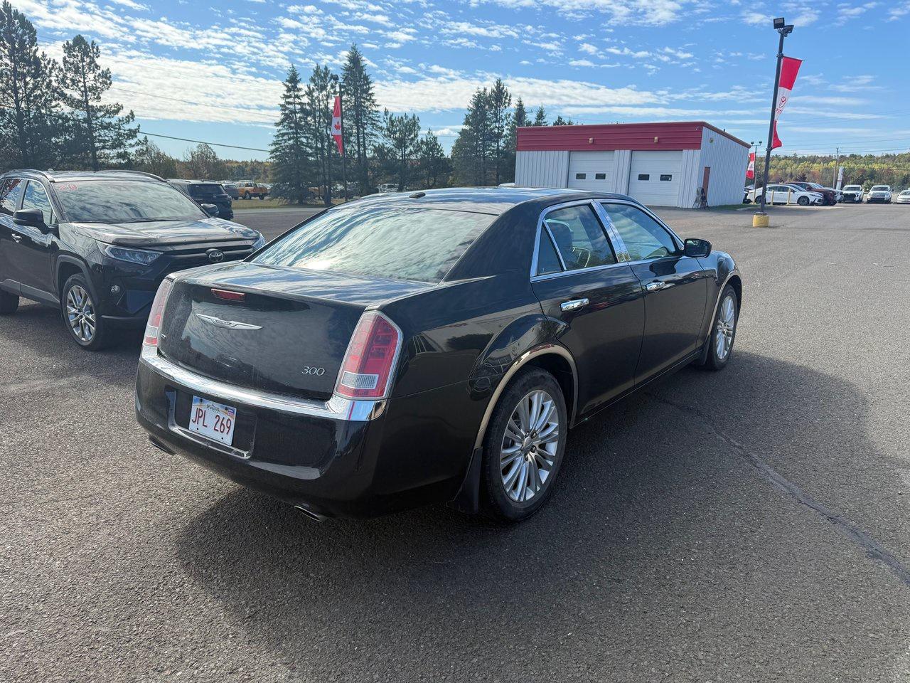 2014 Chrysler 300  Photo4