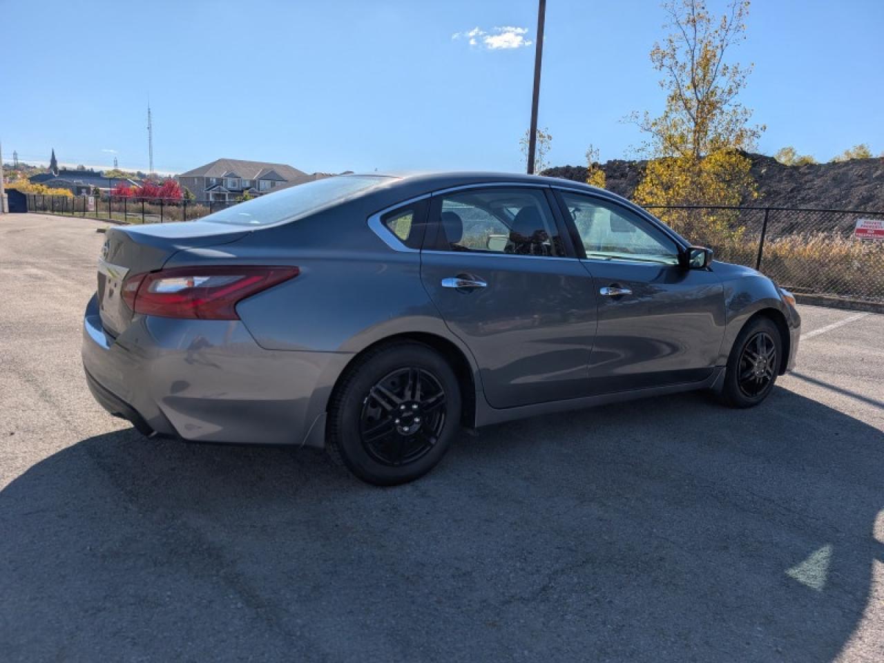 2018 Nissan Altima S  **CAM - BLUETOOTH - HTD SEATS** Photo4