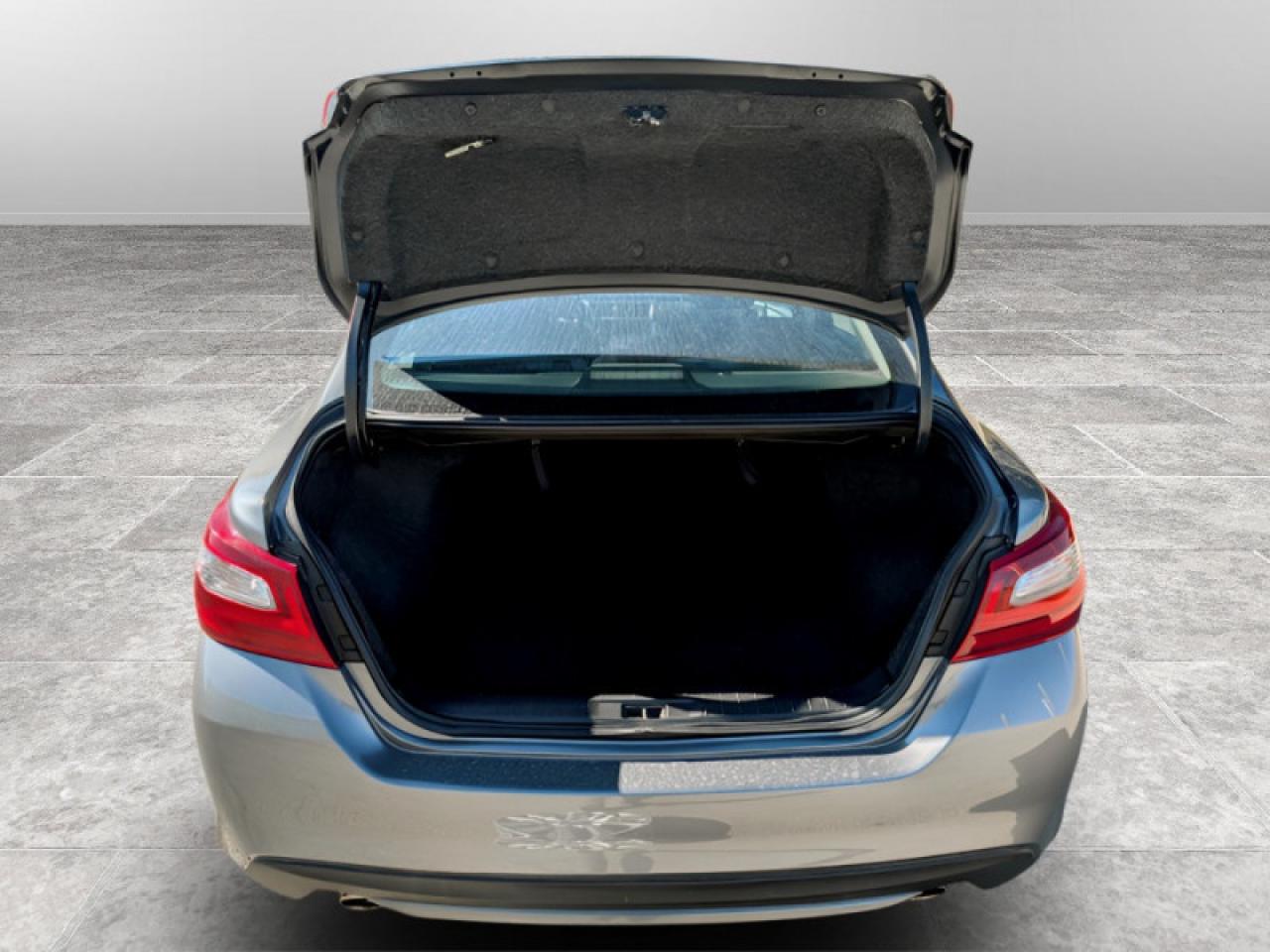 2018 Nissan Altima S  **CAM - BLUETOOTH - HTD SEATS** Photo