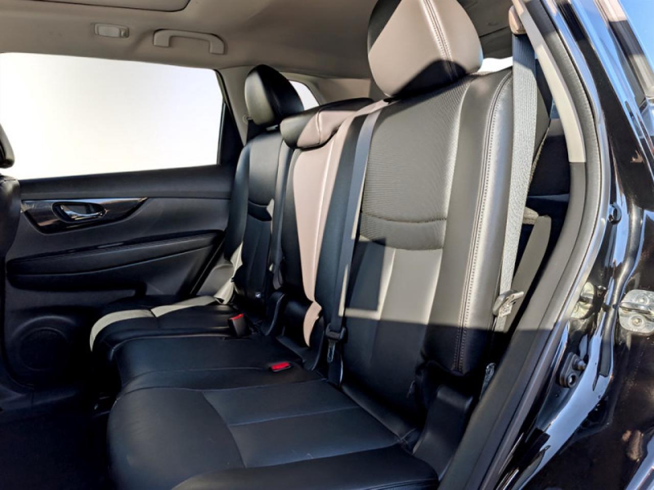 2017 Nissan Rogue SL Platinum  **360 CAM - PANO ROOF** Photo