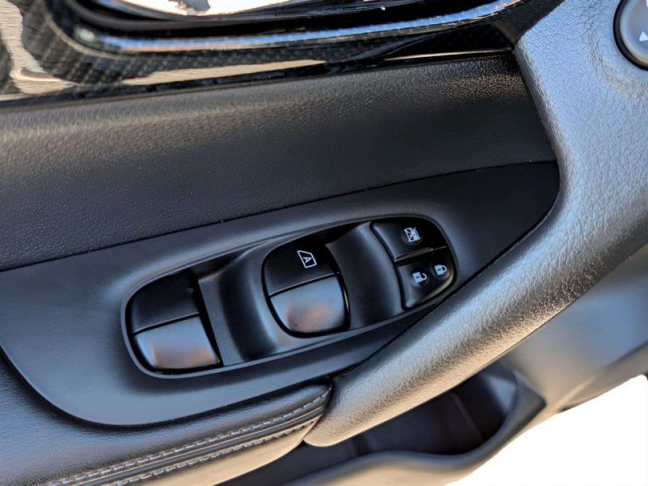 2017 Nissan Rogue SL Platinum  **360 CAM - PANO ROOF** Photo