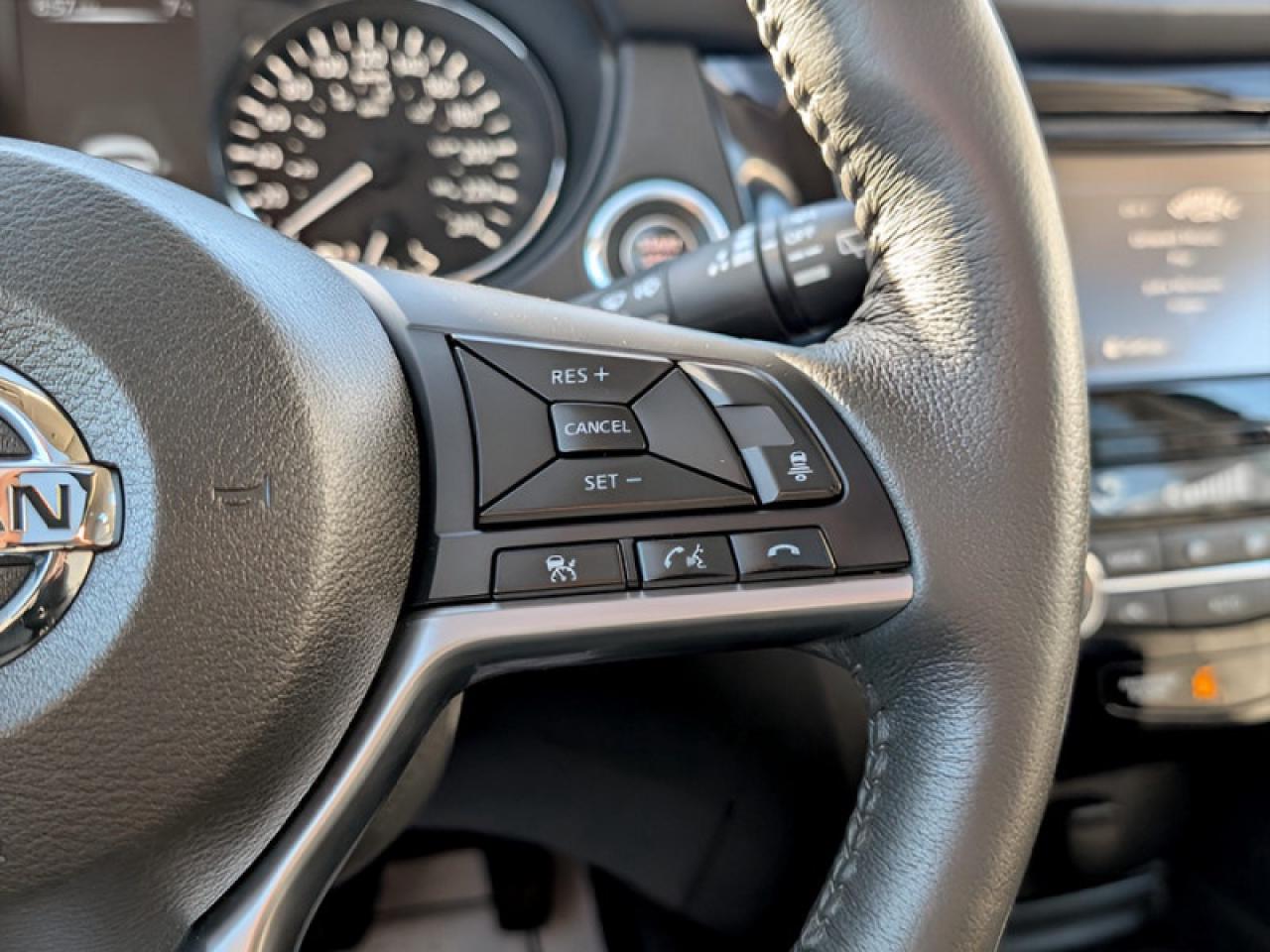 2017 Nissan Rogue SL Platinum  **360 CAM - PANO ROOF** Photo