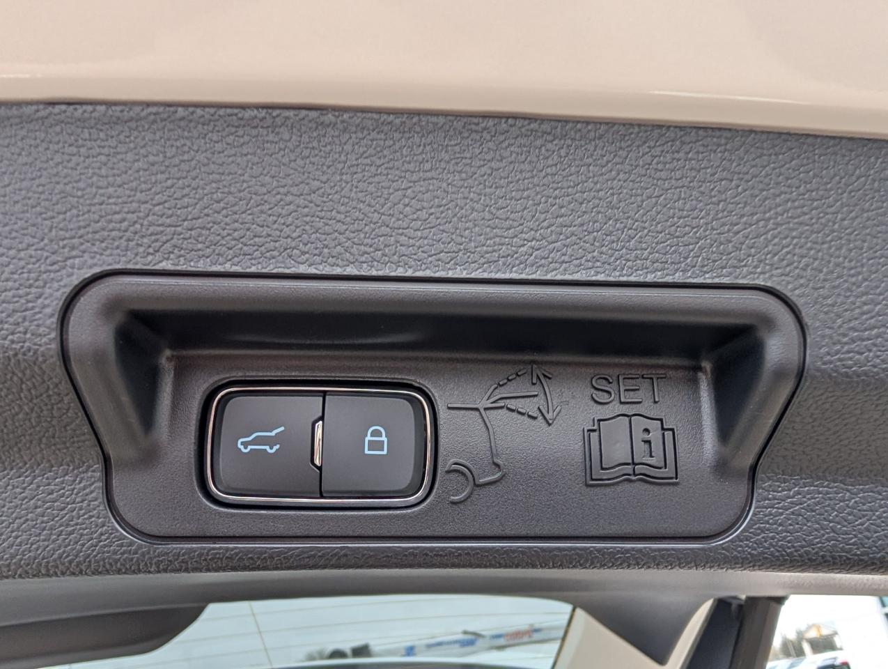 2025 Ford Explorer Platinum Photo5