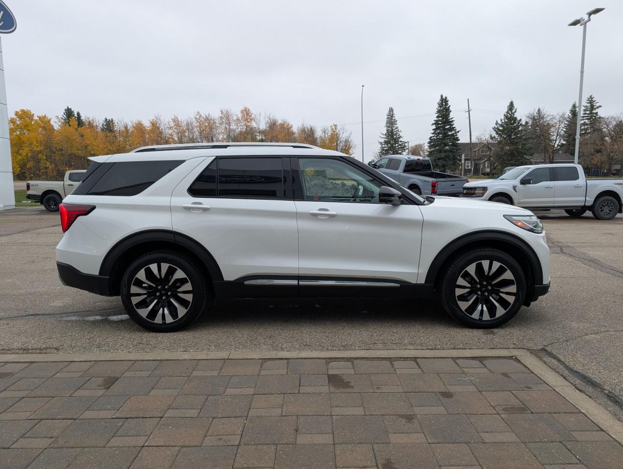 2025 Ford Explorer Platinum Photo4