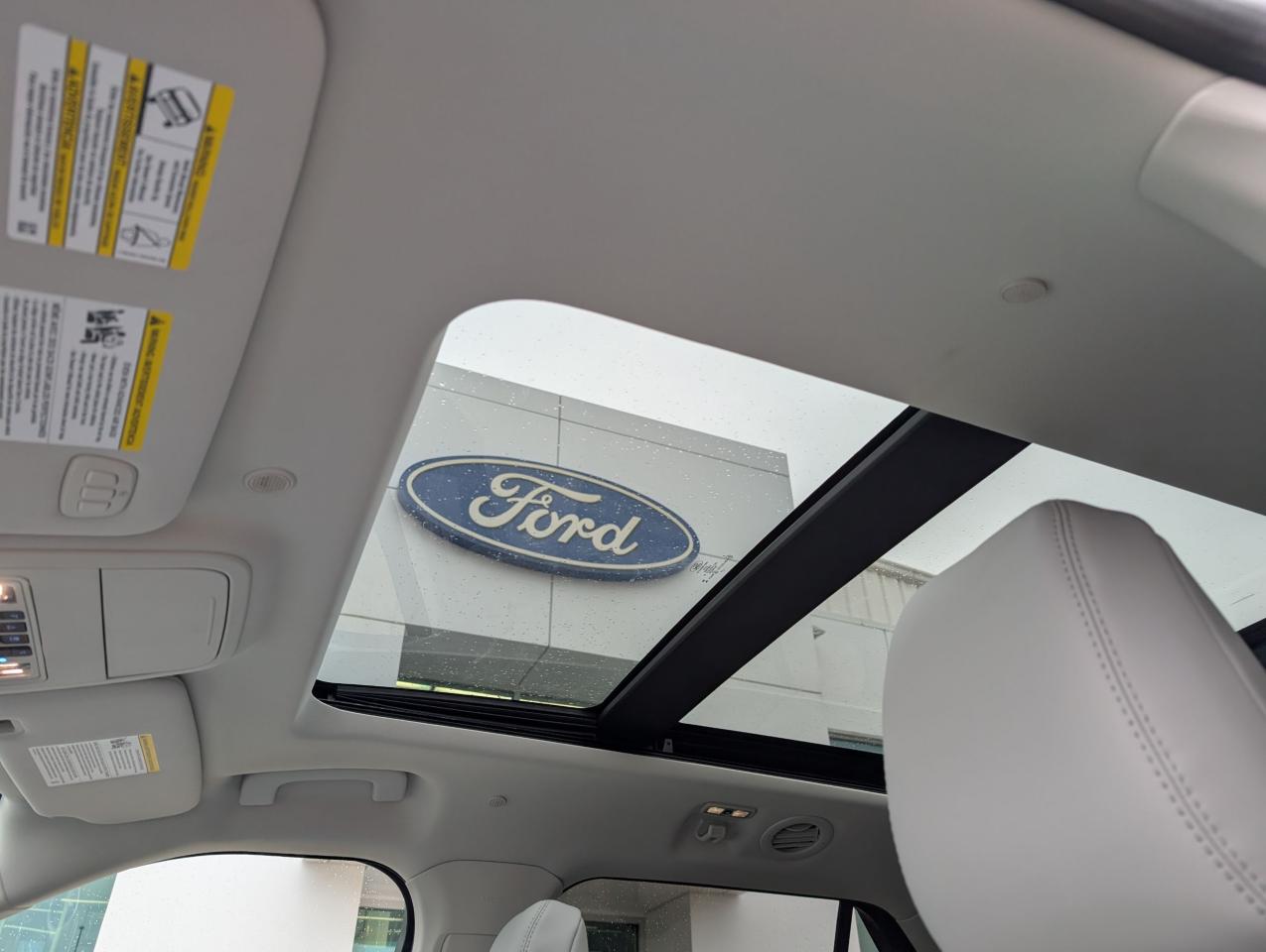 2025 Ford Explorer Platinum Photo5