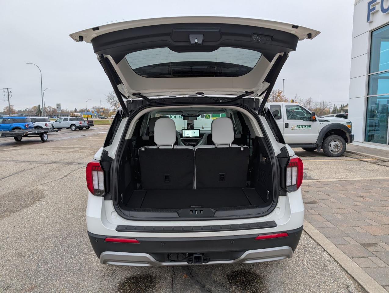 2025 Ford Explorer Platinum Photo5