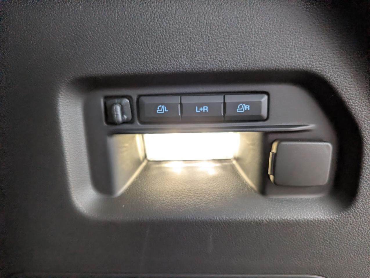 2025 Ford Explorer Platinum Photo5