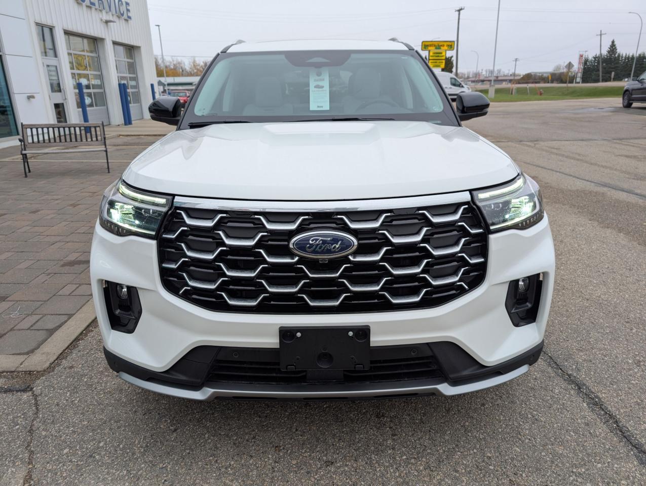 2025 Ford Explorer Platinum Photo2