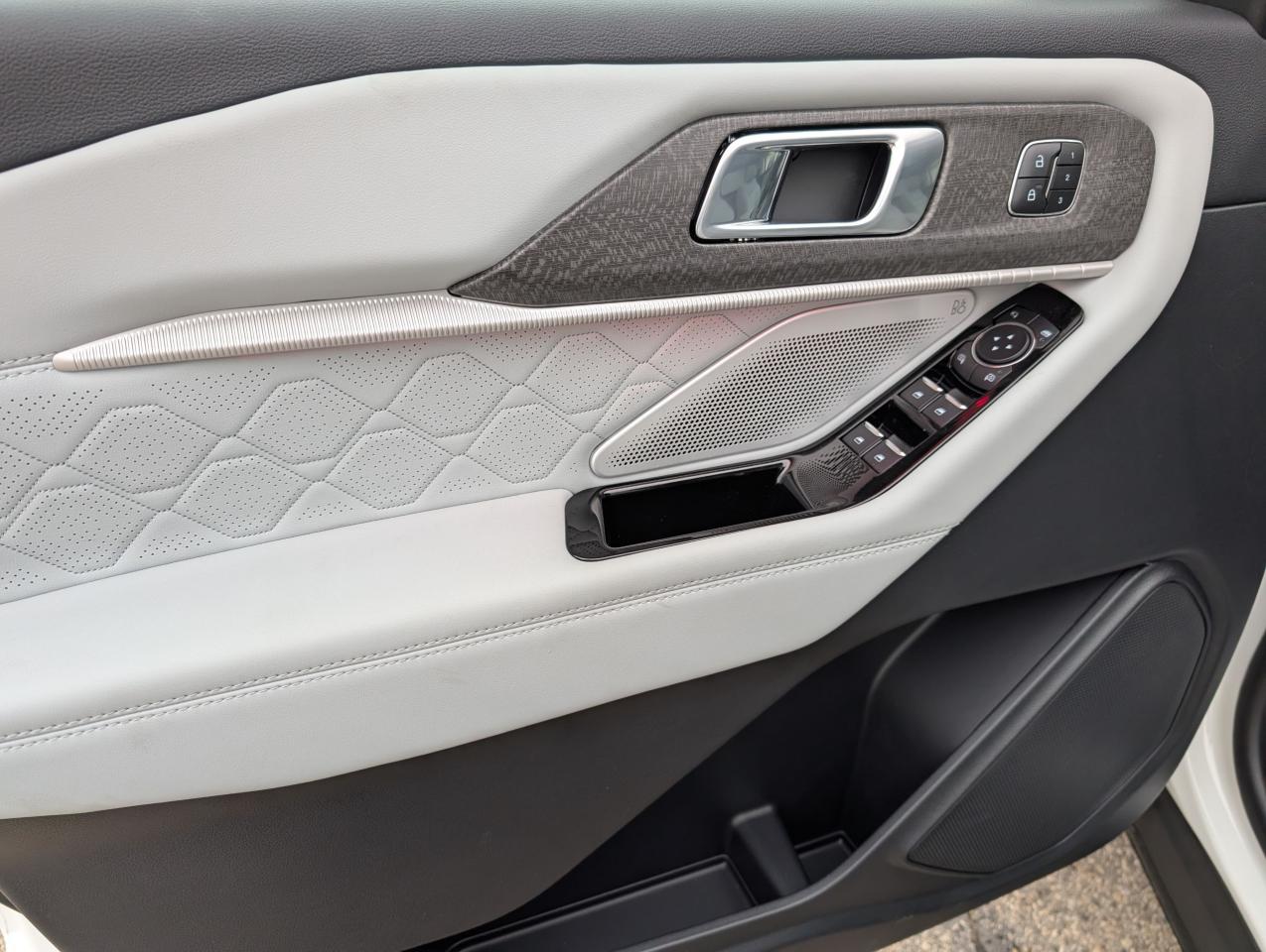 2025 Ford Explorer Platinum Photo5