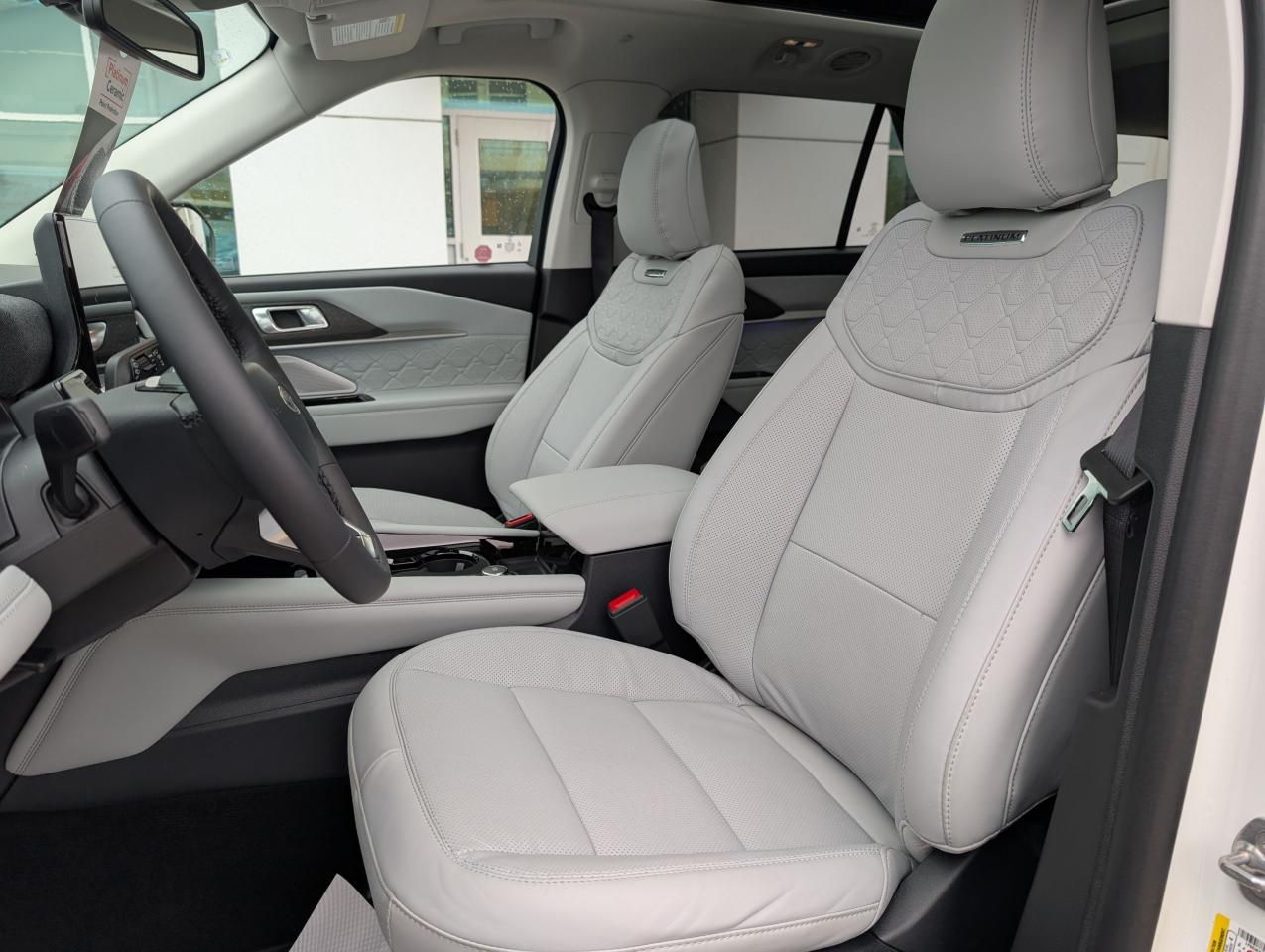 2025 Ford Explorer Platinum Photo5