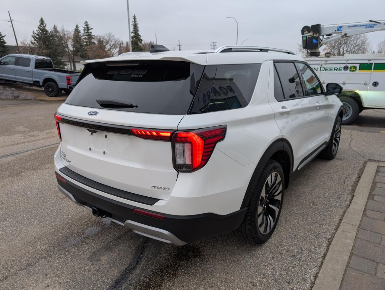 2025 Ford Explorer Platinum Photo5