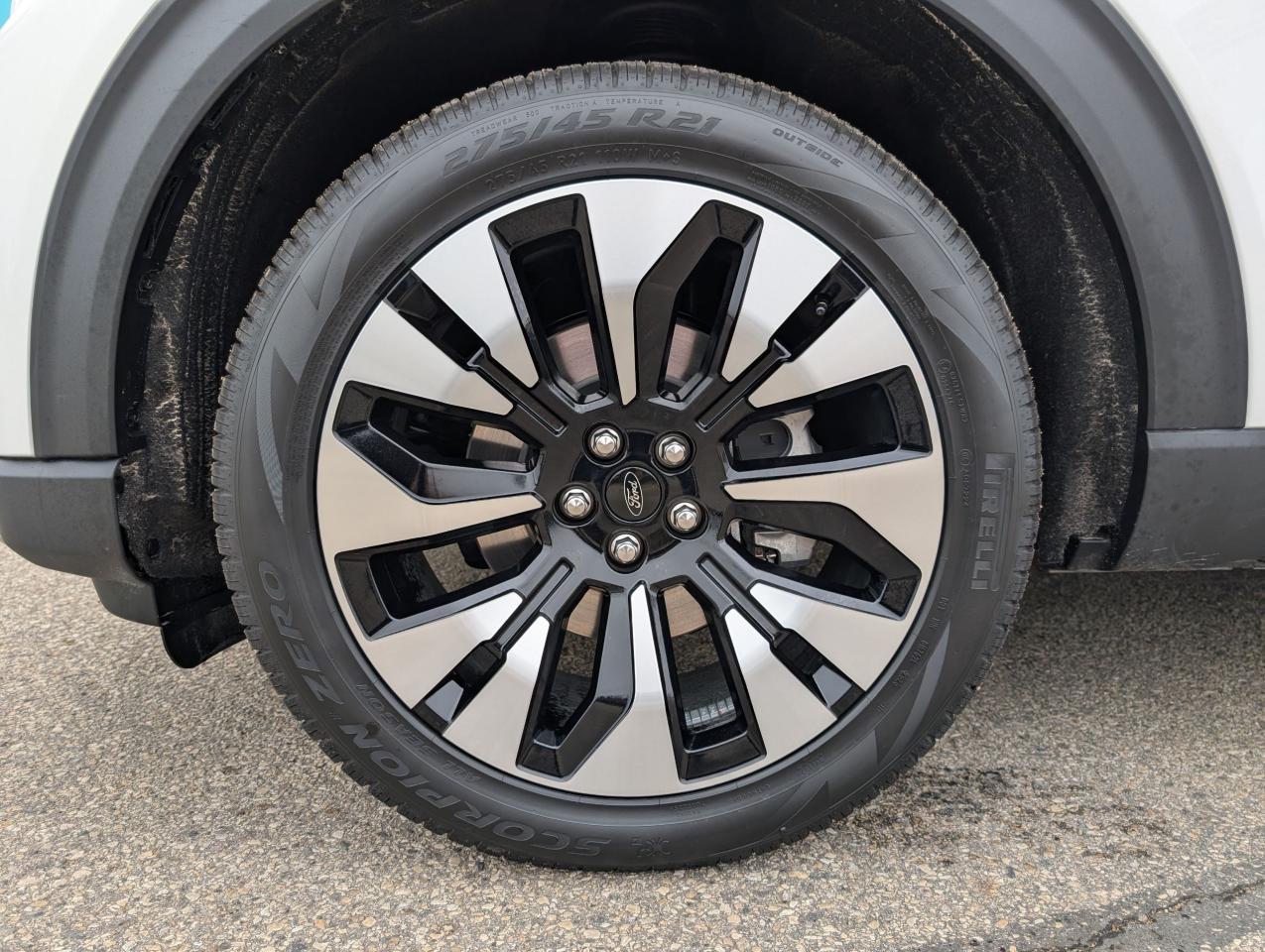 2025 Ford Explorer Platinum Photo5