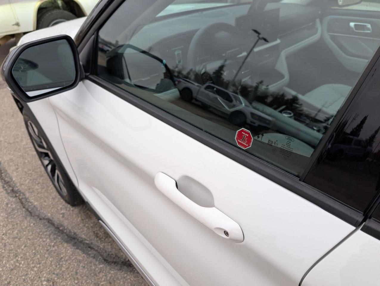 2025 Ford Explorer Platinum Photo5