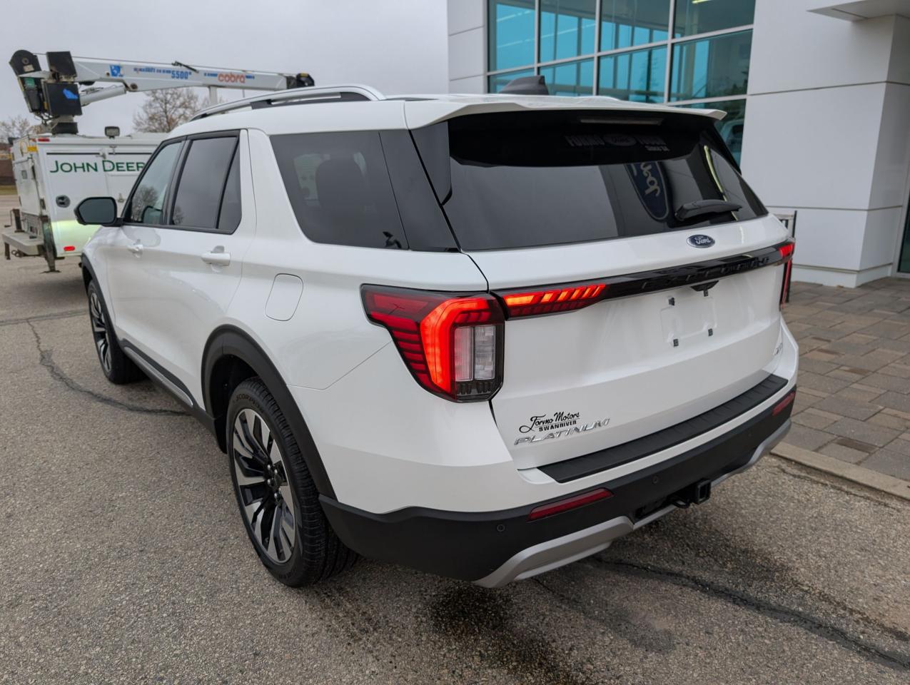 2025 Ford Explorer Platinum Photo5