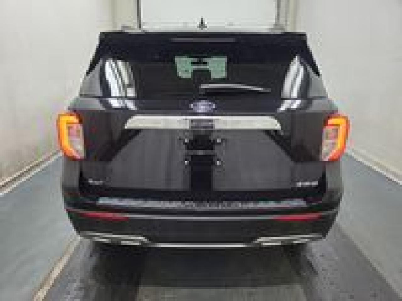 2021 Ford Explorer XLT Photo3