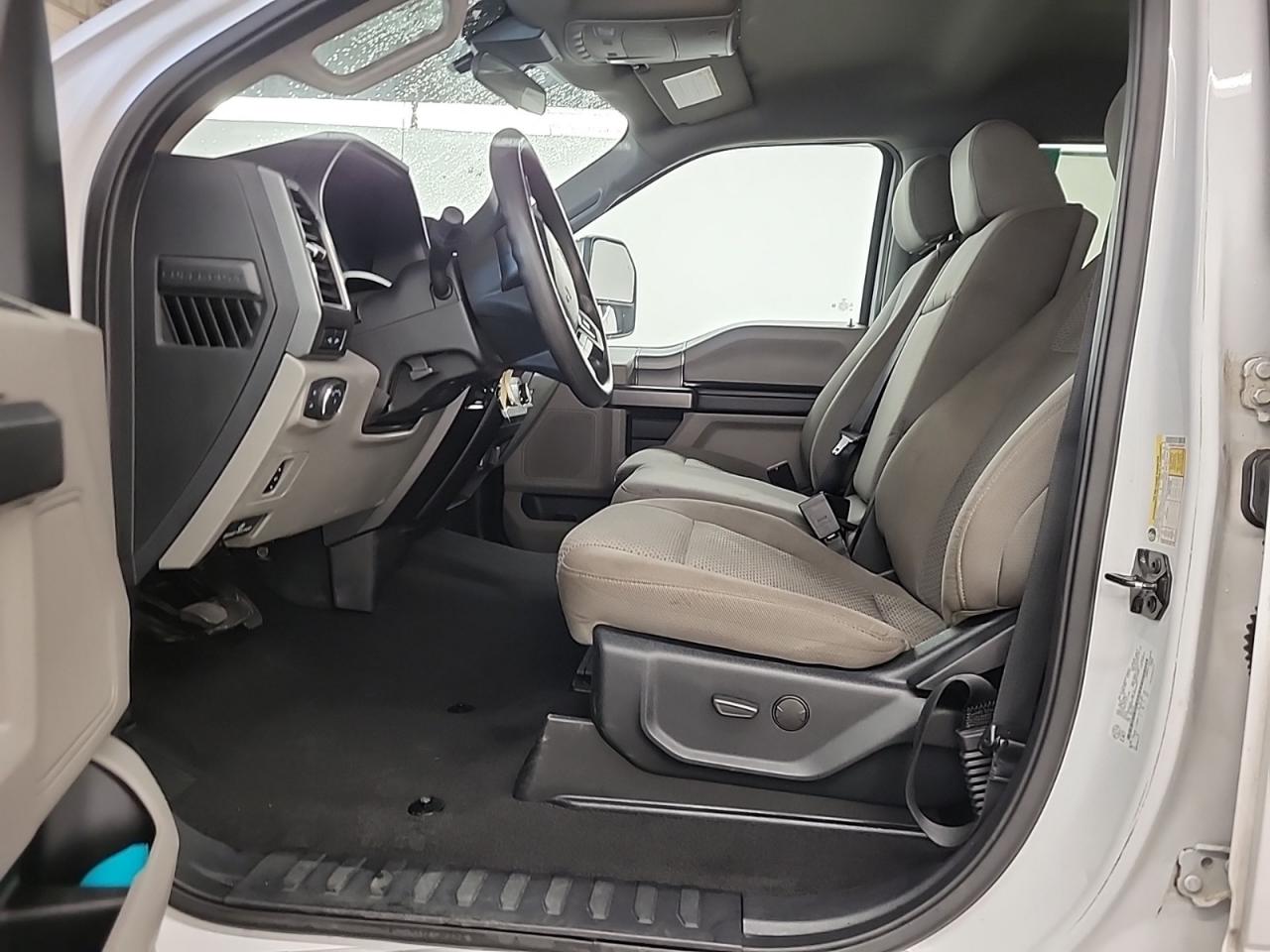 2020 Ford F-350 Super Duty DRW XLT Photo