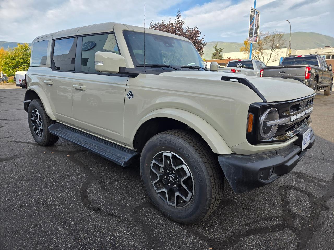 2025 Ford Bronco Outer Banks Photo5