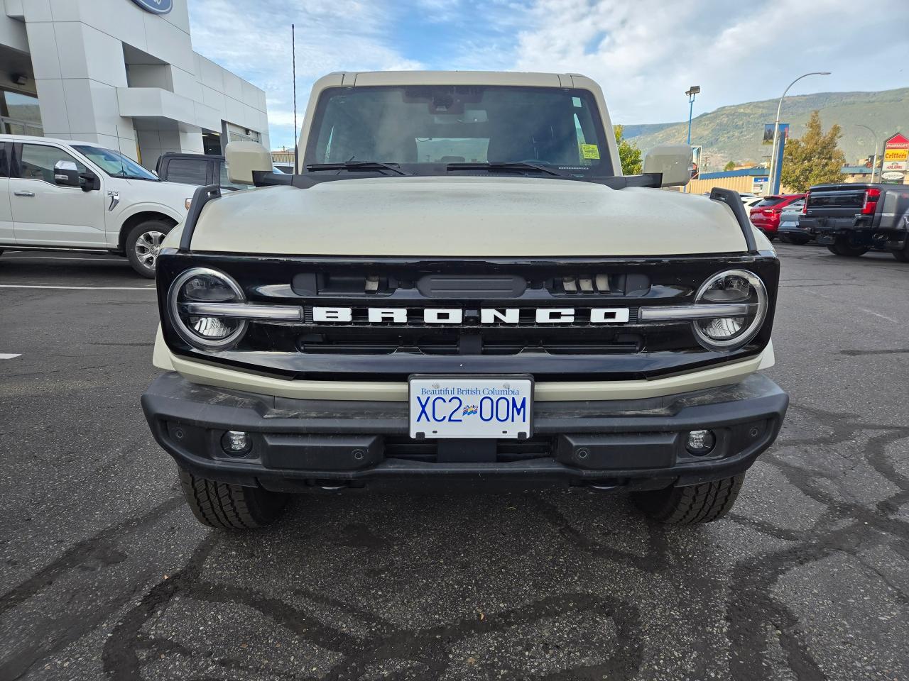 2025 Ford Bronco Outer Banks Photo1