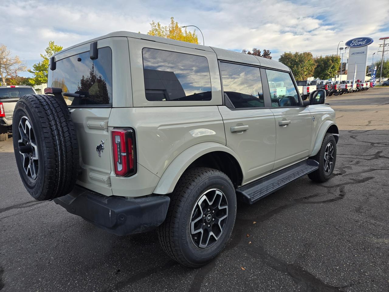 2025 Ford Bronco Outer Banks Photo4