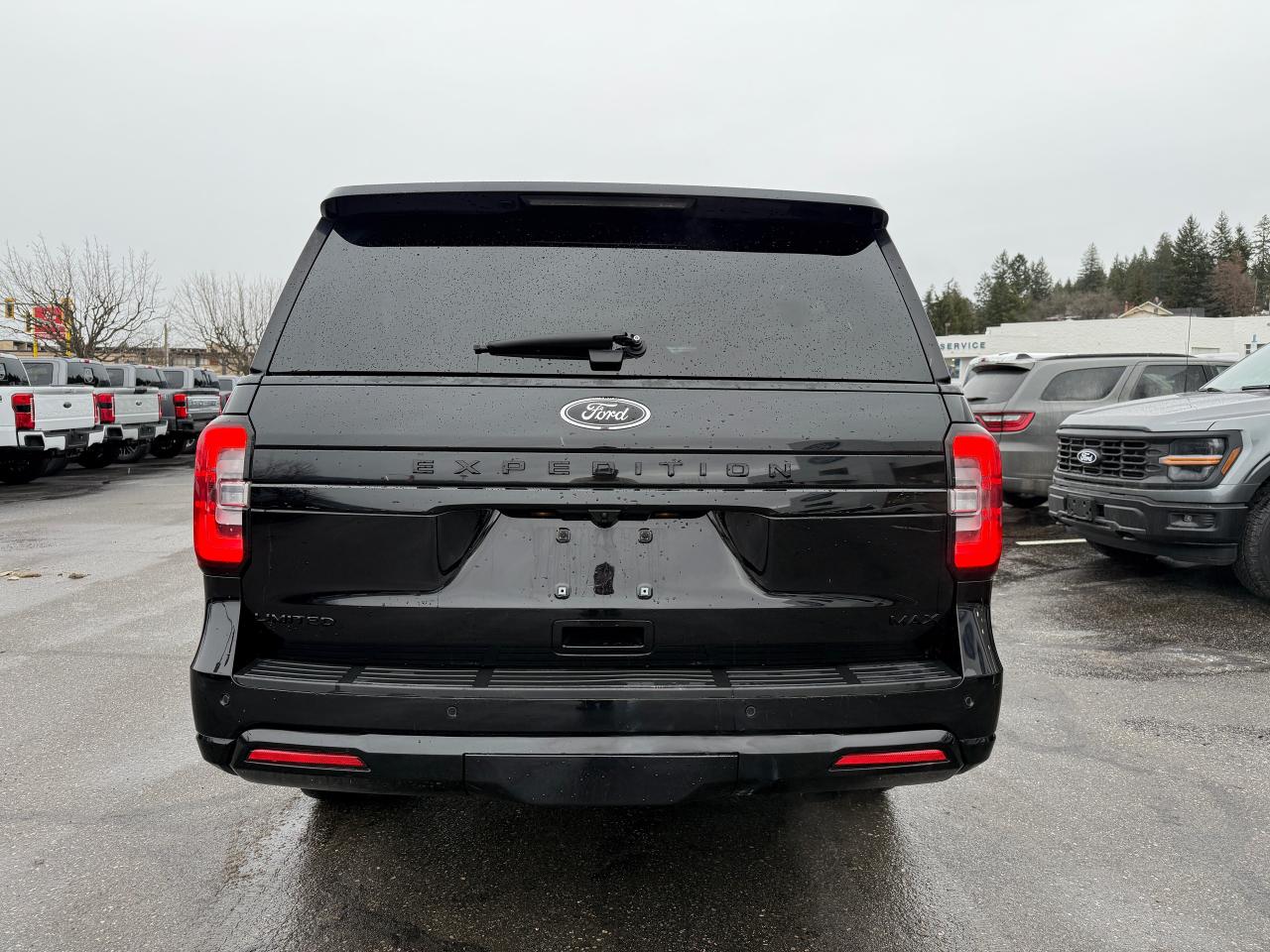 2023 Ford Expedition Limited MAX Photo3