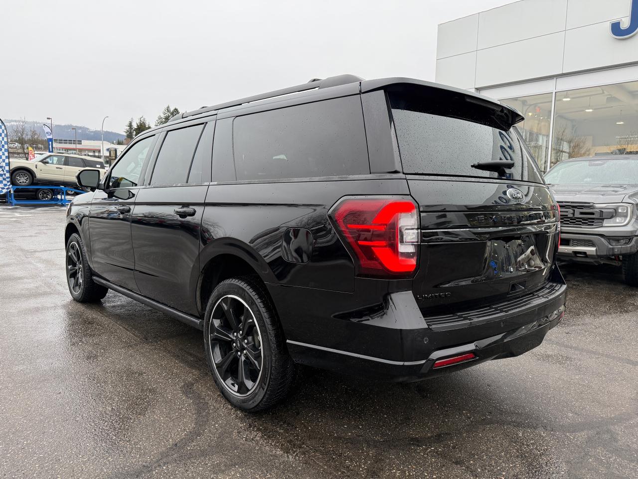 2023 Ford Expedition Limited MAX Photo2