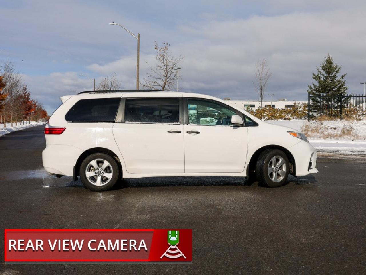 2018 Toyota Sienna 7-Passenger  GREAT PRICE Photo