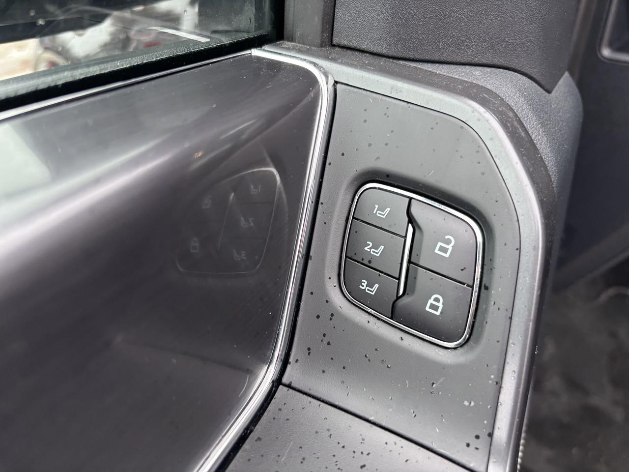 2025 Ford F-150 LARIAT 502A, 3.5LHEV, ROOF, BLACK PACKAGE, 20"RIMS Photo