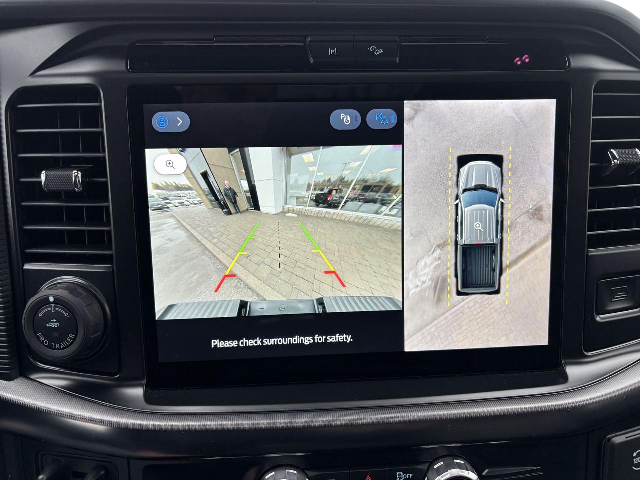 2025 Ford F-150 LARIAT 502A, 3.5LHEV, ROOF, BLACK PACKAGE, 20"RIMS Photo