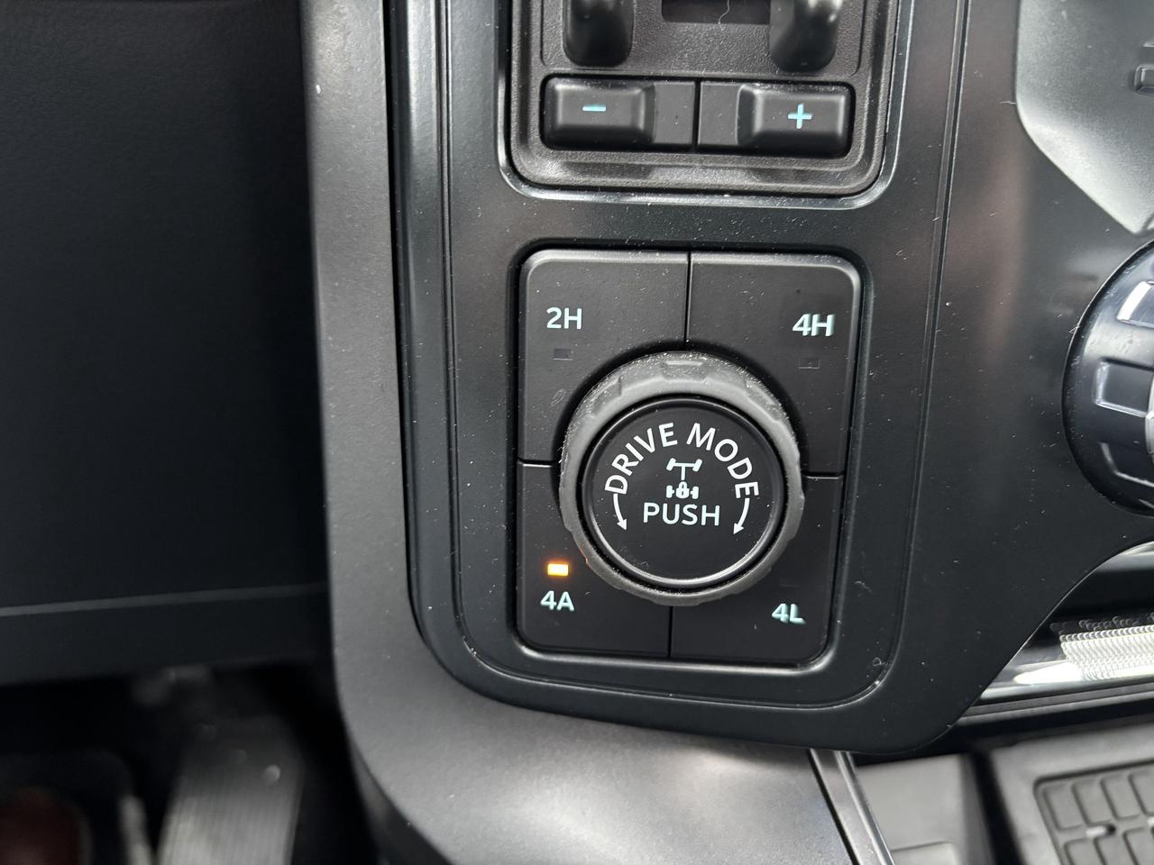 2025 Ford F-150 LARIAT 502A, 3.5LHEV, ROOF, BLACK PACKAGE, 20"RIMS Photo