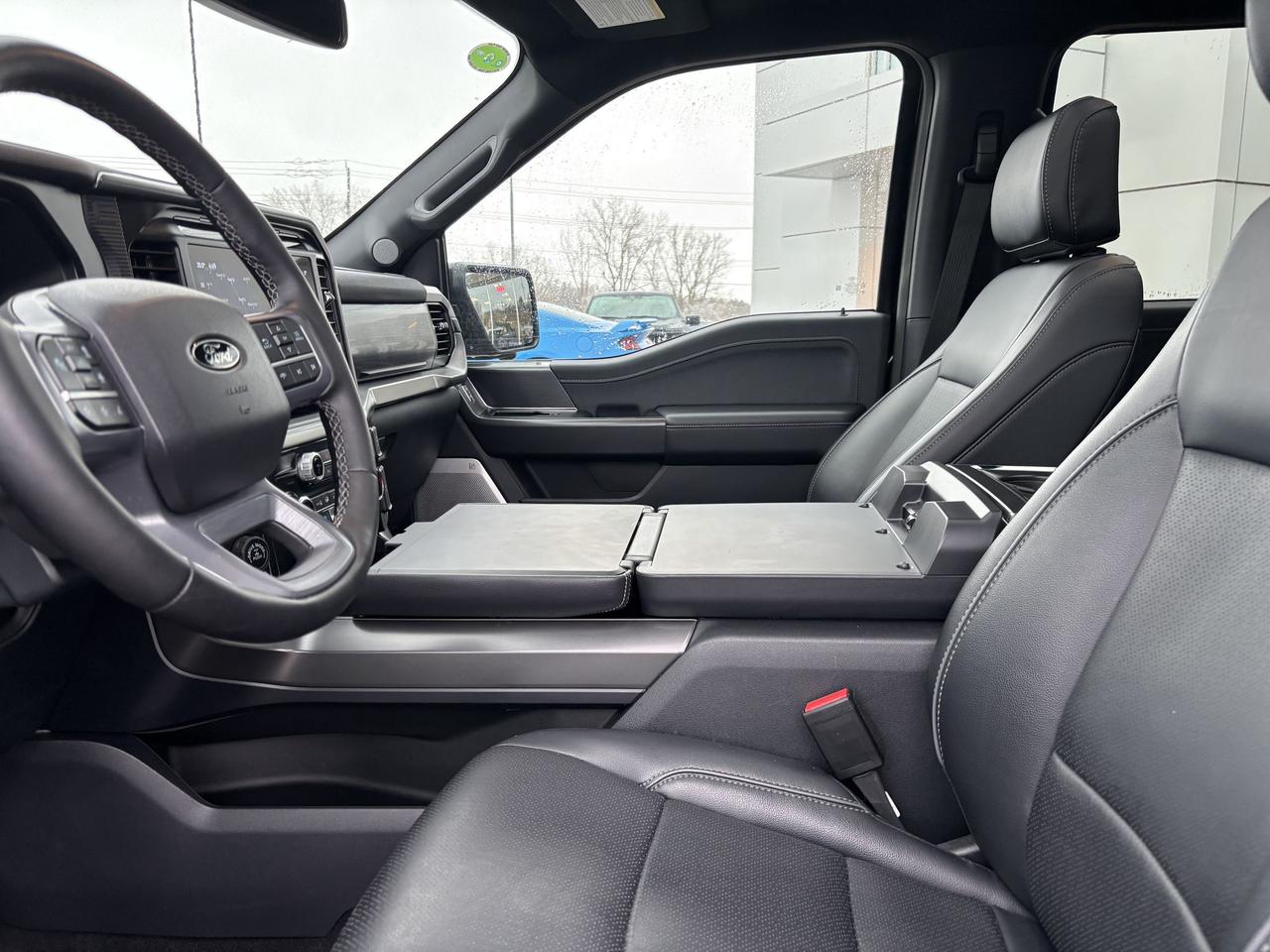 2025 Ford F-150 LARIAT 502A, 3.5LHEV, ROOF, BLACK PACKAGE, 20"RIMS Photo